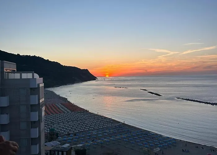 Apartment Tramonto In Baia Pesaro
